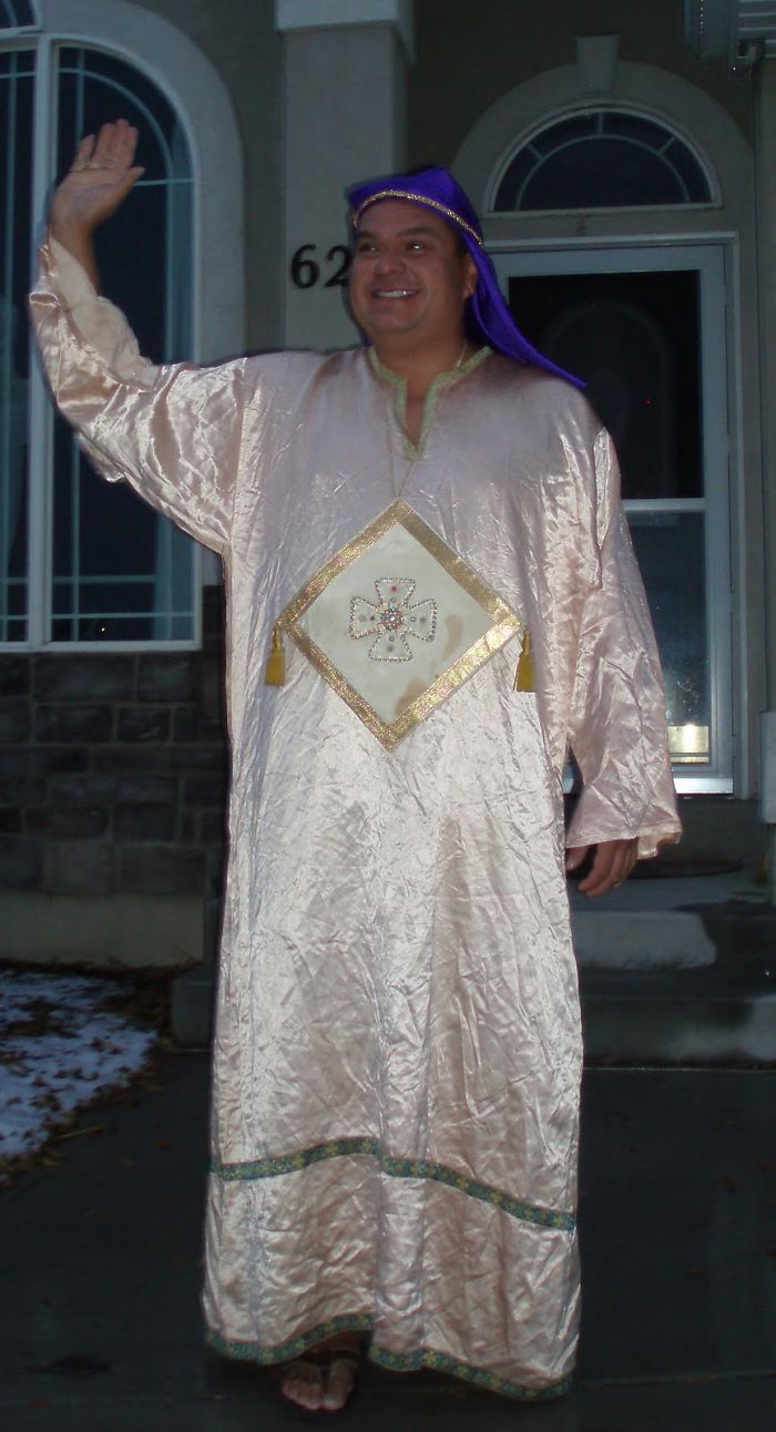 Embarrassed Son Asks Dad Not To Wave At Him In Front Of School Bus, Regrets Doing It For Next 163 School Days Embarrassed Son Asks Dad Not To Wave At Him In Front Of School Bus, Regrets Doing It For Next 163 School Days