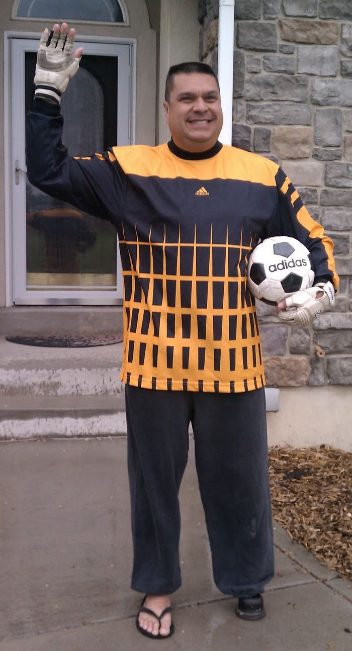 Embarrassed Son Asks Dad Not To Wave At Him In Front Of School Bus, Regrets Doing It For Next 163 School Days Embarrassed Son Asks Dad Not To Wave At Him In Front Of School Bus, Regrets Doing It For Next 163 School Days