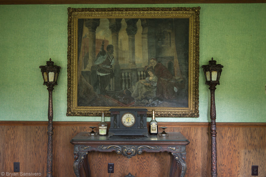 I Photographed This Abandoned House In New York And What I Found Inside Was Shocking I Photographed This Abandoned House In New York And What I Found Inside Was Shocking