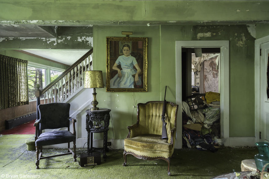 I Photographed This Abandoned House In New York And What I Found Inside Was Shocking I Photographed This Abandoned House In New York And What I Found Inside Was Shocking