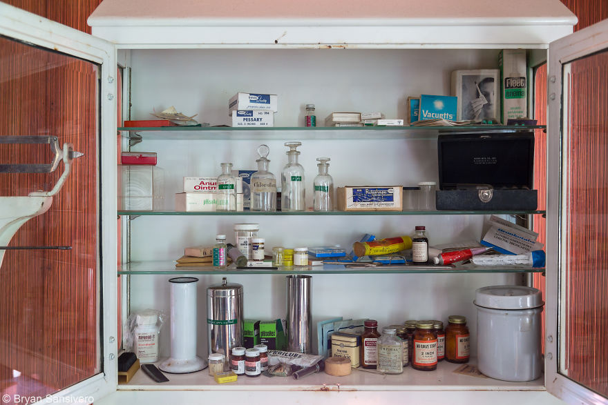 I Photographed This Abandoned House In New York And What I Found Inside Was Shocking I Photographed This Abandoned House In New York And What I Found Inside Was Shocking