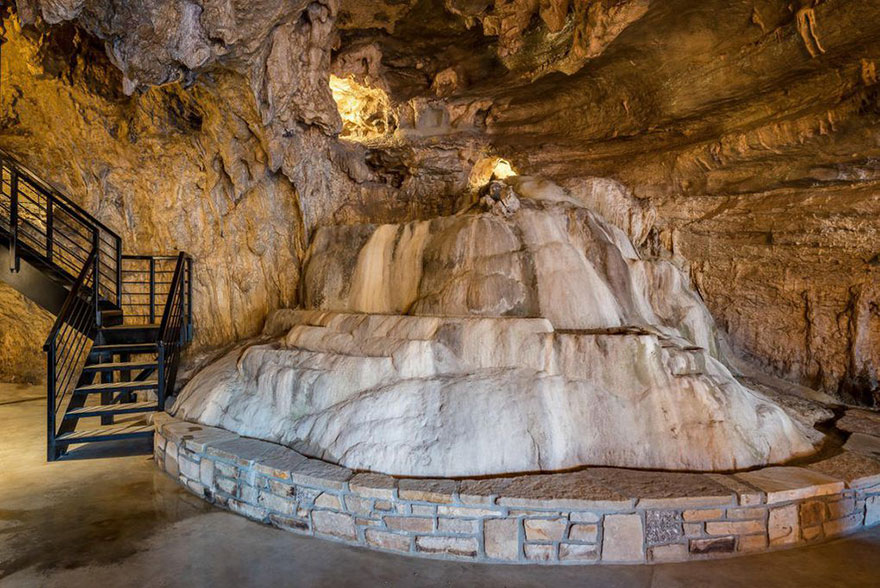 Someone Is Selling An Unbelievable Home Hidden Inside A Cave, And The Interior Is Even Better Than The Exterior Someone Is Selling An Unbelievable Home Hidden Inside A Cave, And The Interior Is Even Better Than The Exterior