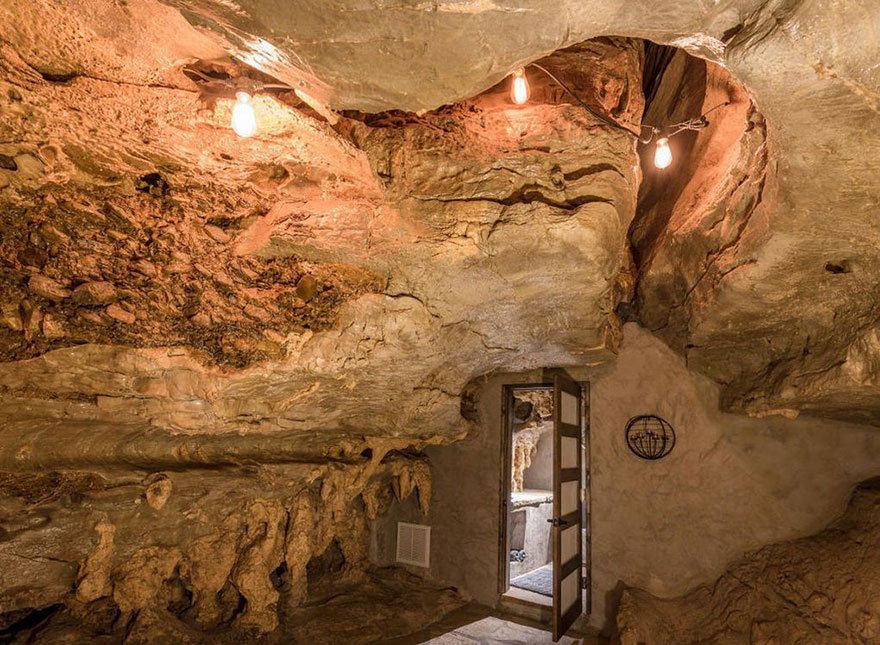 Someone Is Selling An Unbelievable Home Hidden Inside A Cave, And The Interior Is Even Better Than The Exterior Someone Is Selling An Unbelievable Home Hidden Inside A Cave, And The Interior Is Even Better Than The Exterior