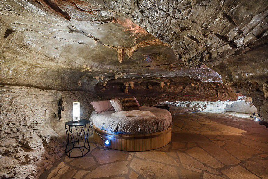Someone Is Selling An Unbelievable Home Hidden Inside A Cave, And The Interior Is Even Better Than The Exterior Someone Is Selling An Unbelievable Home Hidden Inside A Cave, And The Interior Is Even Better Than The Exterior