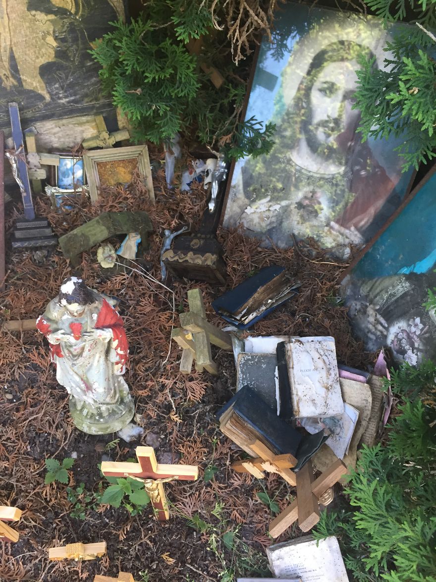 Hill Of Hundreds &#038; Thousands Of Crosses