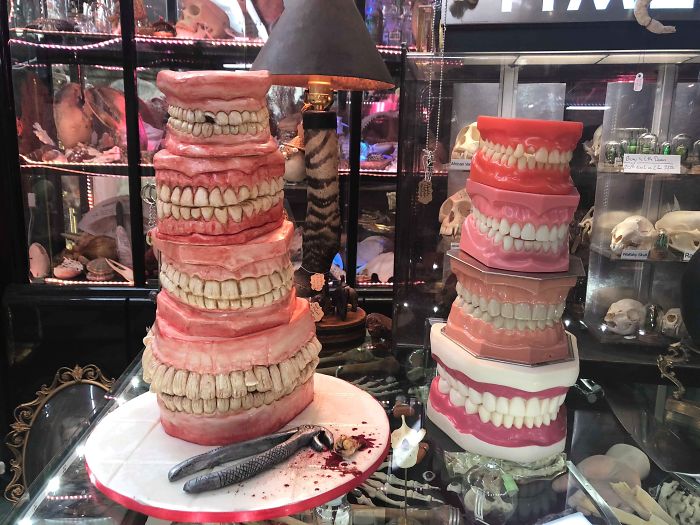 Confectioner Makes 27 Creepy Desserts, And It Will Take Courage To Cut Into Them Confectioner Makes 27 Creepy Desserts, And It Will Take Courage To Cut Into Them