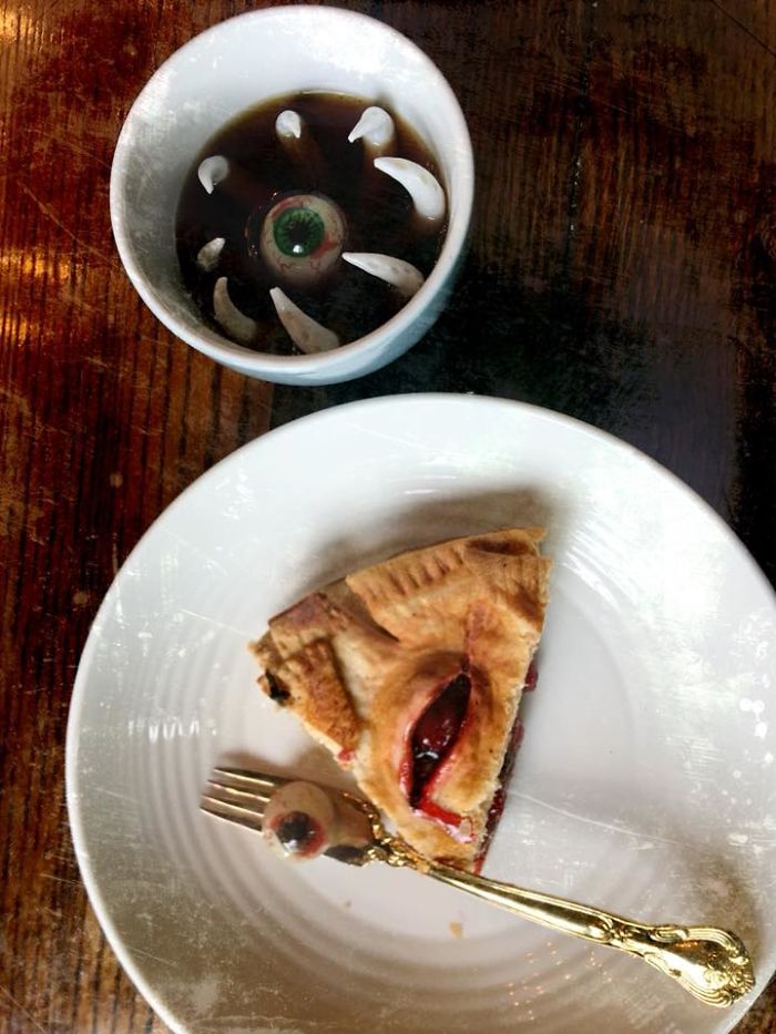 Confectioner Makes 27 Creepy Desserts, And It Will Take Courage To Cut Into Them Confectioner Makes 27 Creepy Desserts, And It Will Take Courage To Cut Into Them