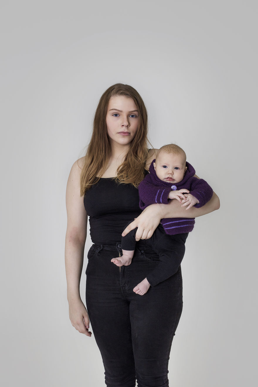 Mothers And Daughters From Iceland Pose In This Photosession And They All Have One Thing In Common Mothers And Daughters From Iceland Pose In This Photosession And They All Have One Thing In Common