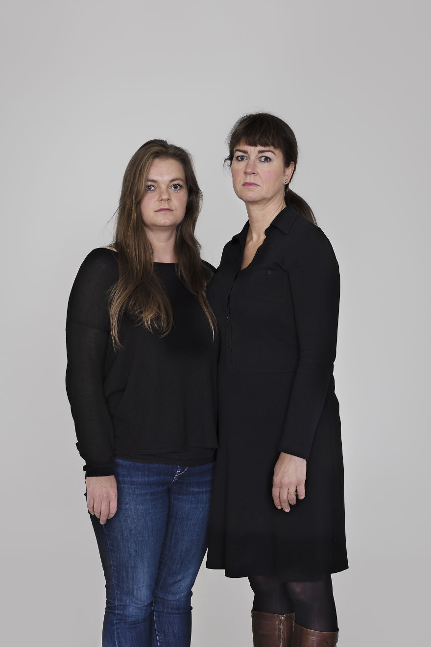 Mothers And Daughters From Iceland Pose In This Photosession And They All Have One Thing In Common Mothers And Daughters From Iceland Pose In This Photosession And They All Have One Thing In Common