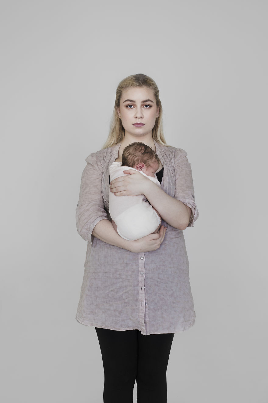 Mothers And Daughters From Iceland Pose In This Photosession And They All Have One Thing In Common Mothers And Daughters From Iceland Pose In This Photosession And They All Have One Thing In Common