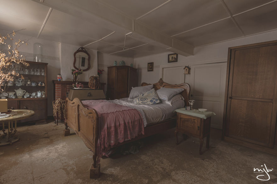 I Photographed The Best-Kept Bedroom Secrets Of All Times I Photographed The Best-Kept Bedroom Secrets Of All Times