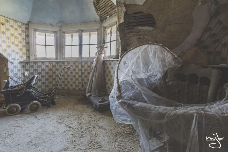 I Photographed The Best-Kept Bedroom Secrets Of All Times I Photographed The Best-Kept Bedroom Secrets Of All Times