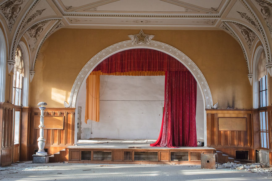 I&#8217;ve Captured the Beauty of Deserted Sanatorium from Soviet Era