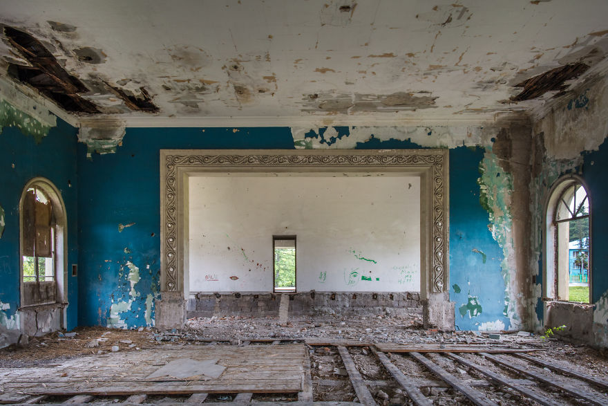 I&#8217;ve Captured the Beauty of Deserted Sanatorium from Soviet Era