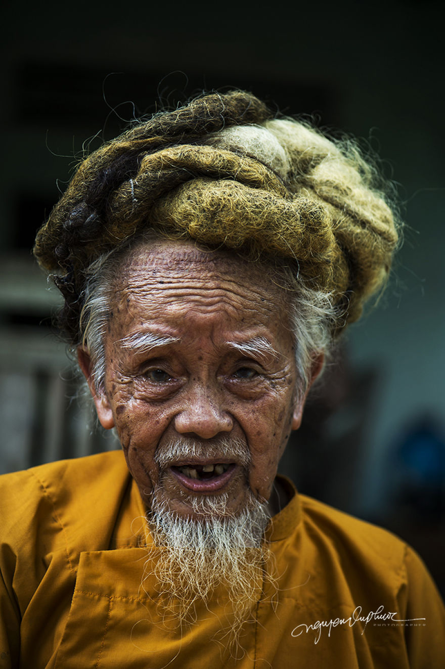 I Photographed Mr. Chien, A Man With 4-Meters-Long Hair