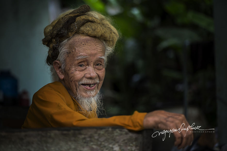 I Photographed Mr. Chien, A Man With 4-Meters-Long Hair