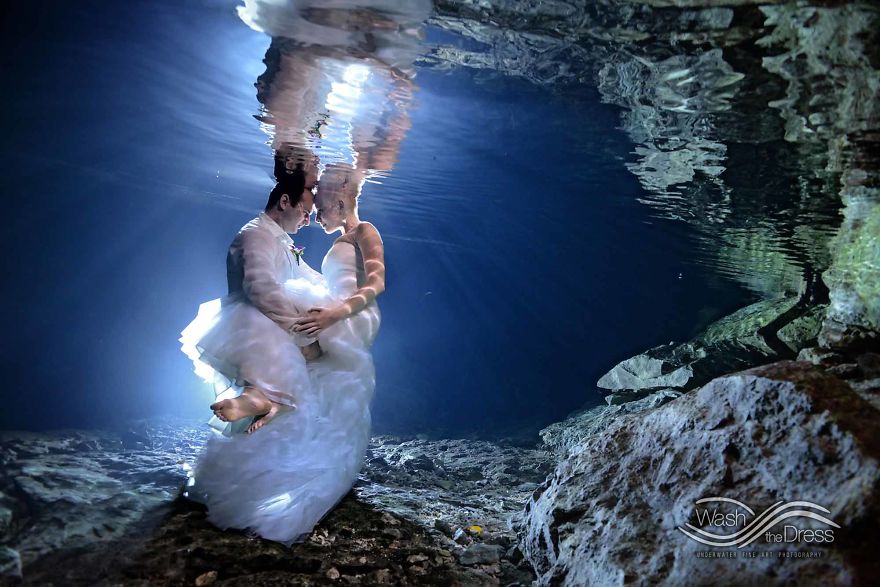 I’ve Been Photographing Couples Underwater For 21 Years And Here Are My Favorite Shots I’ve Been Photographing Couples Underwater For 21 Years And Here Are My Favorite Shots