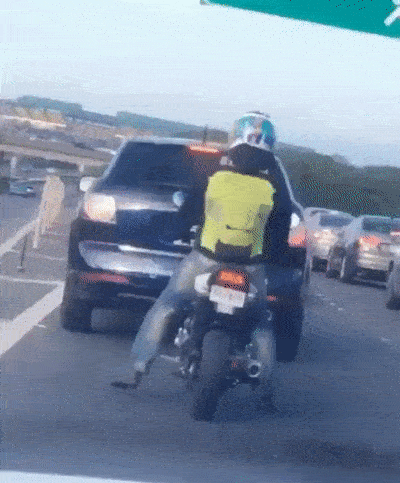 35 Times People Couldn’t Believe Their Eyes On The Road 35 Times People Couldn’t Believe Their Eyes On The Road