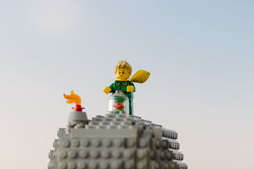 Photographer Pictures Iconic Scenes From The Book &#8220;The Little Prince&#8221; With Lego