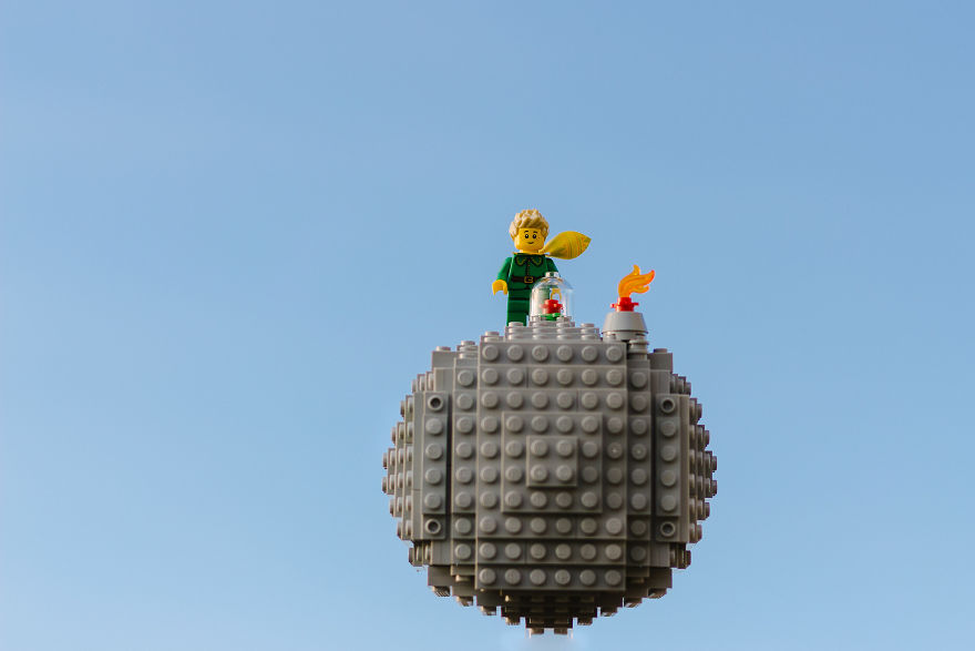 Photographer Pictures Iconic Scenes From The Book &#8220;The Little Prince&#8221; With Lego