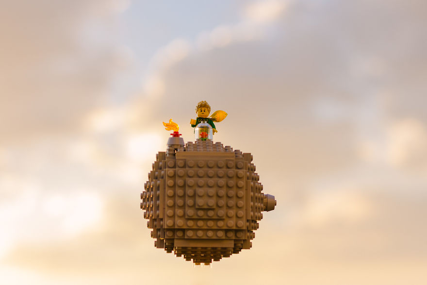 Photographer Pictures Iconic Scenes From The Book &#8220;The Little Prince&#8221; With Lego