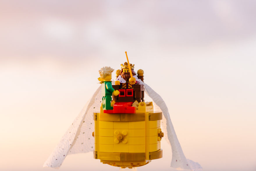 Photographer Pictures Iconic Scenes From The Book &#8220;The Little Prince&#8221; With Lego