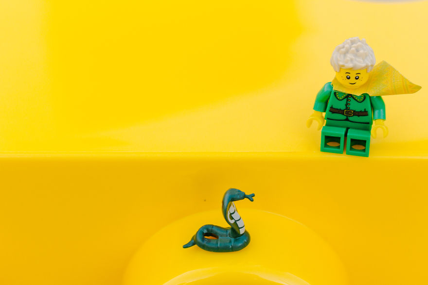 Photographer Pictures Iconic Scenes From The Book &#8220;The Little Prince&#8221; With Lego