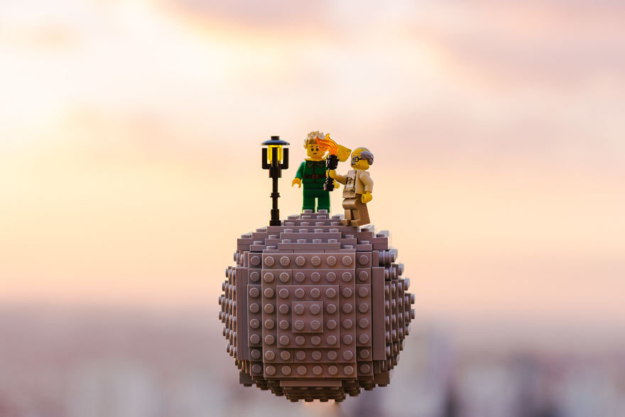 Photographer Pictures Iconic Scenes From The Book &#8220;The Little Prince&#8221; With Lego