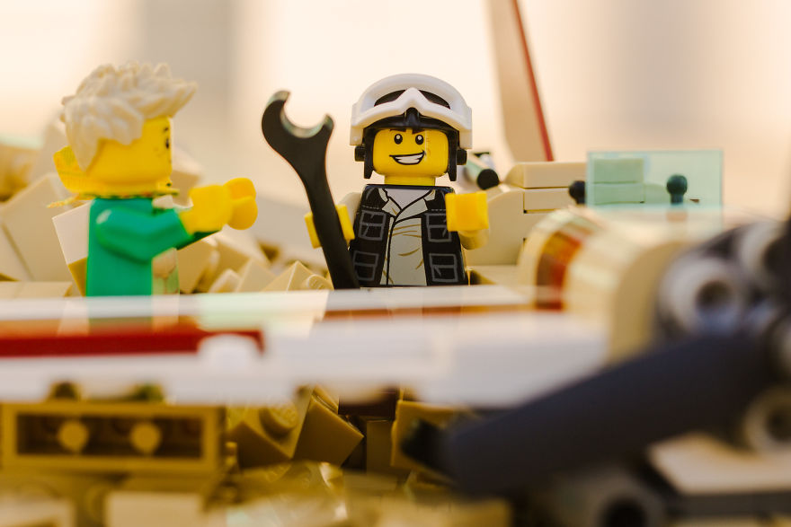 Photographer Pictures Iconic Scenes From The Book &#8220;The Little Prince&#8221; With Lego