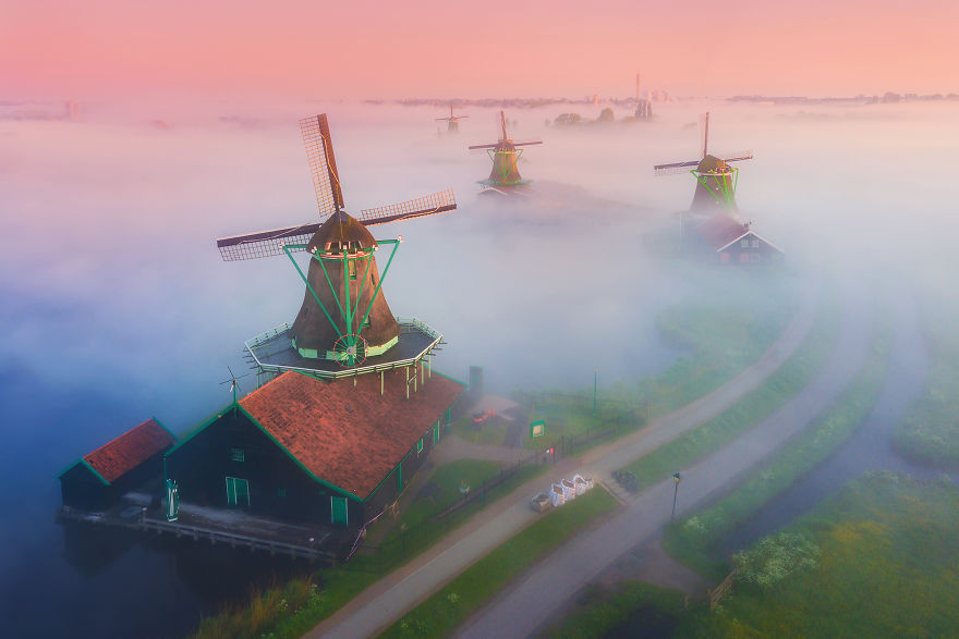 I Photographed Dutch Windmills In The Fog And The Results Are Magical