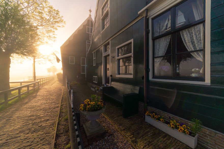 I Photographed Dutch Windmills In The Fog And The Results Are Magical