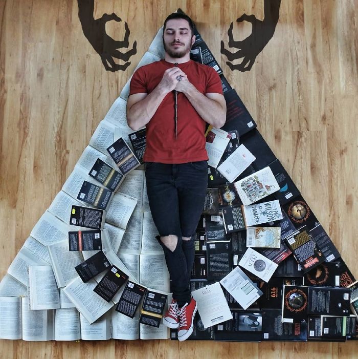 Book-Loving Guy Turns His Massive Library Into Art And His 120k Instagram Followers Approve Book-Loving Guy Turns His Massive Library Into Art And His 120k Instagram Followers Approve