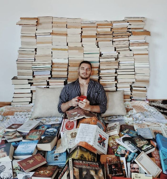 Book-Loving Guy Turns His Massive Library Into Art And His 120k Instagram Followers Approve Book-Loving Guy Turns His Massive Library Into Art And His 120k Instagram Followers Approve
