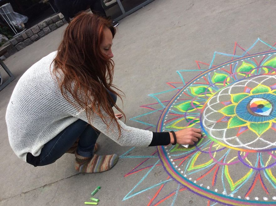 Female Artists Creates Improvised Chalk Mandalas In The Streets Of Copenhagen