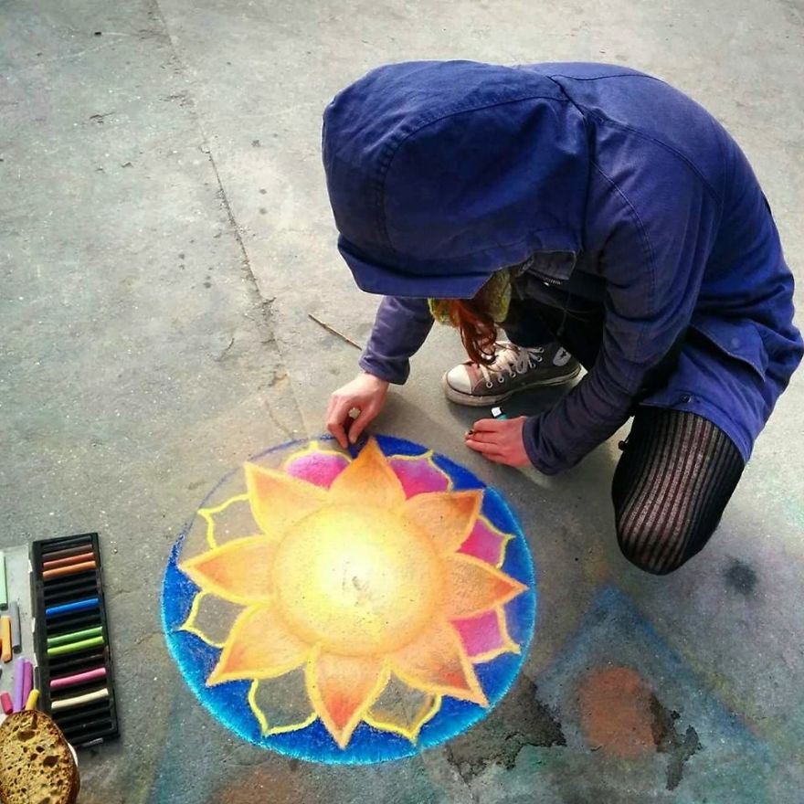 Female Artists Creates Improvised Chalk Mandalas In The Streets Of Copenhagen