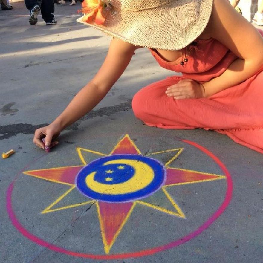 Female Artists Creates Improvised Chalk Mandalas In The Streets Of Copenhagen