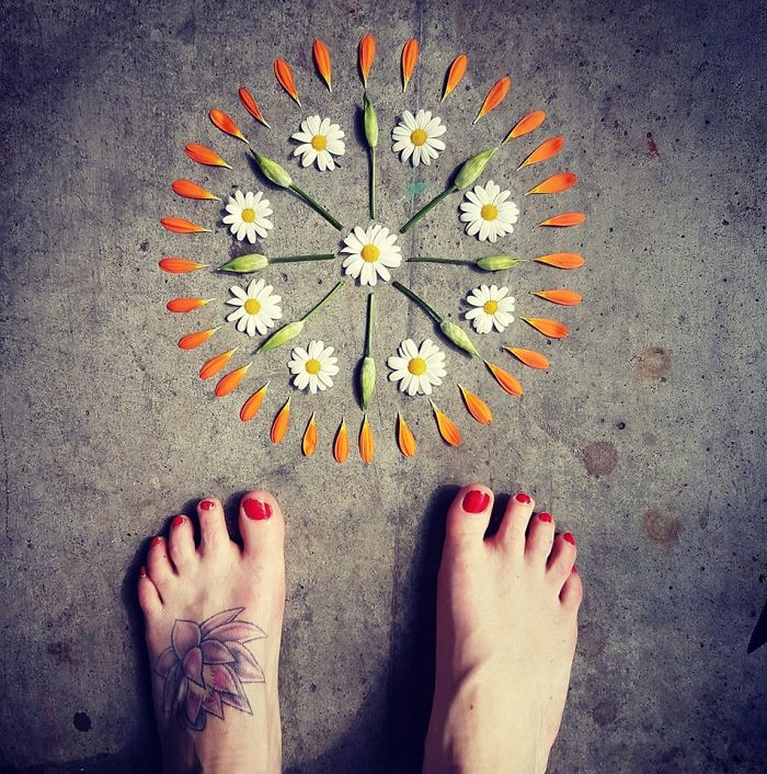 I Create Mandalas From Things I Find In Nature As A Way To Meditate