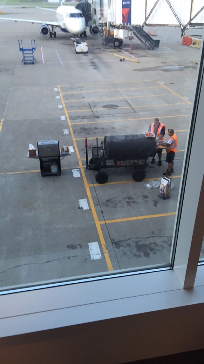 126 Times People Had To Look Twice To Understand What They Were Seeing At The Airport 126 Times People Had To Look Twice To Understand What They Were Seeing At The Airport