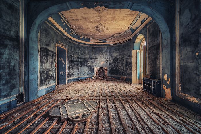 Photographer Takes Pictures Of Abandoned Buildings Around Europe Photographer Takes Pictures Of Abandoned Buildings Around Europe