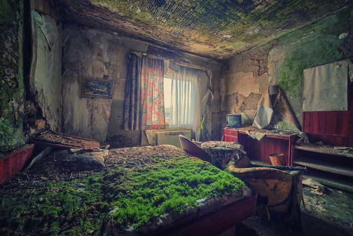 Photographer Takes Pictures Of Abandoned Buildings Around Europe Photographer Takes Pictures Of Abandoned Buildings Around Europe