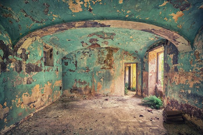 Photographer Takes Pictures Of Abandoned Buildings Around Europe Photographer Takes Pictures Of Abandoned Buildings Around Europe