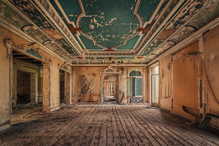 Photographer Takes Pictures Of Abandoned Buildings Around Europe Photographer Takes Pictures Of Abandoned Buildings Around Europe