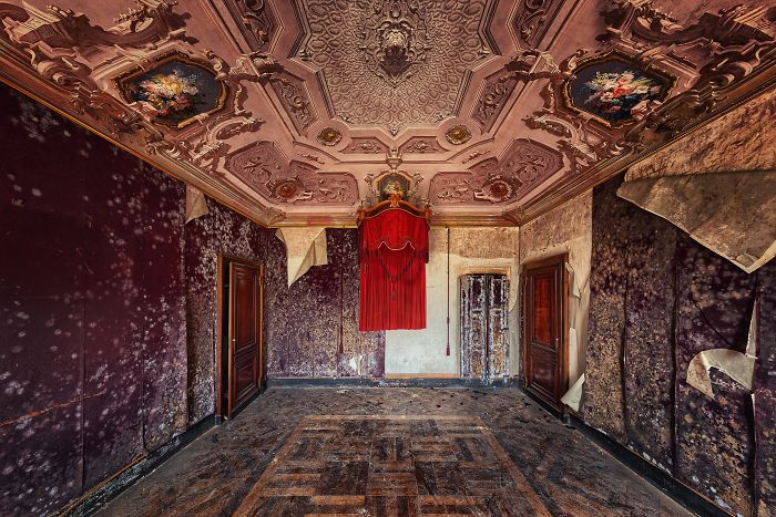 Photographer Takes Pictures Of Abandoned Buildings Around Europe Photographer Takes Pictures Of Abandoned Buildings Around Europe