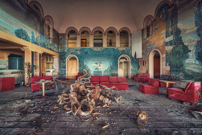 Photographer Takes Pictures Of Abandoned Buildings Around Europe Photographer Takes Pictures Of Abandoned Buildings Around Europe