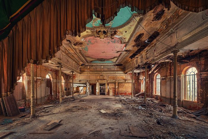 Photographer Takes Pictures Of Abandoned Buildings Around Europe Photographer Takes Pictures Of Abandoned Buildings Around Europe