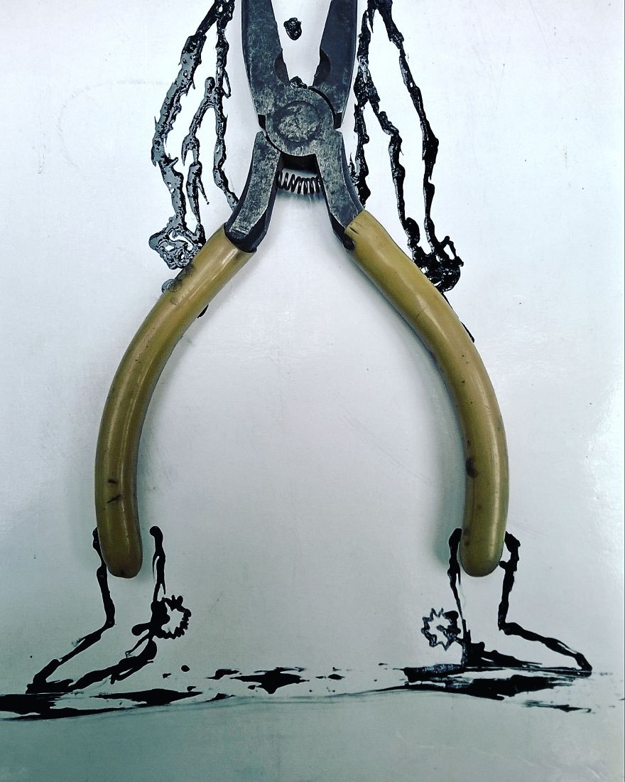 Lazy Art: I Look For Objects Lying Around To Complete My Illustrations Lazy Art: I Look For Objects Lying Around To Complete My Illustrations