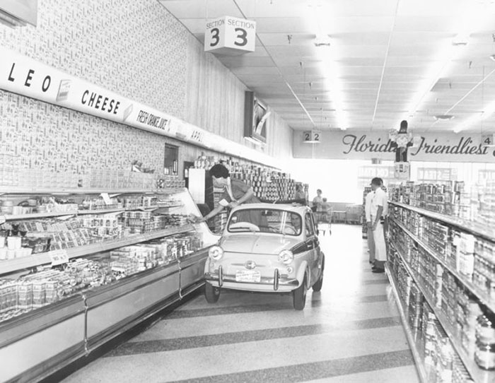 61 Rare Vintage Photos Of Grocery Stores That May Surprise You