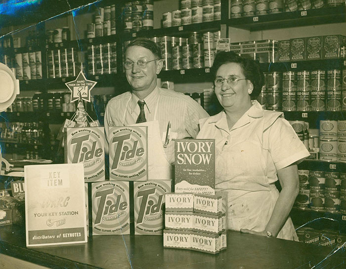 61 Rare Vintage Photos Of Grocery Stores That May Surprise You