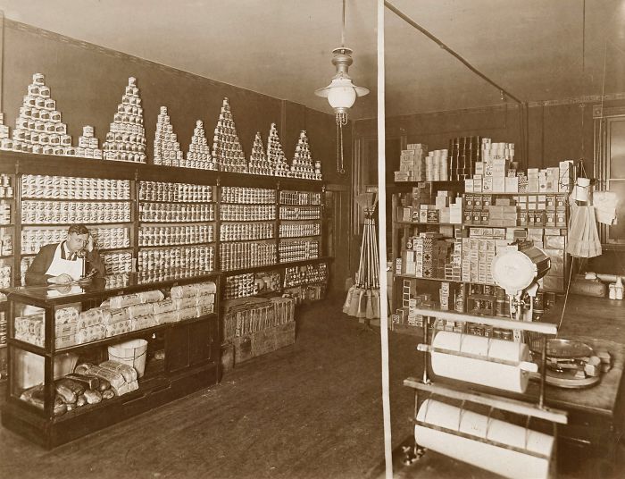 61 Rare Vintage Photos Of Grocery Stores That May Surprise You