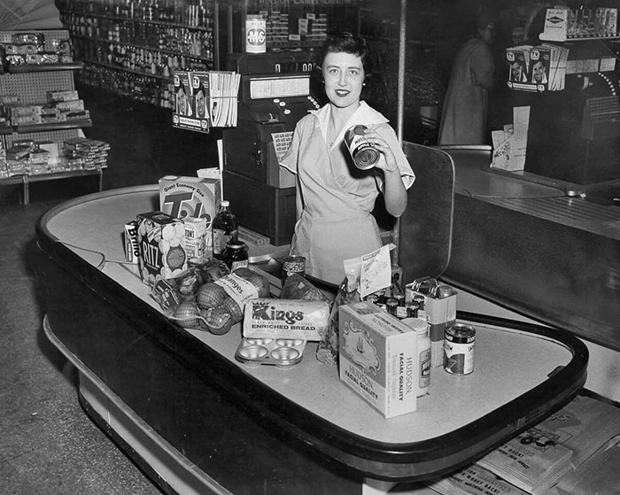 61 Rare Vintage Photos Of Grocery Stores That May Surprise You